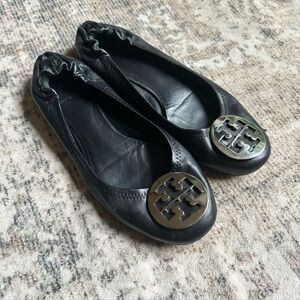 TORY BURCH Reva Black Leather & Silver Logo‎ Ballet
Flats Size 9.5
